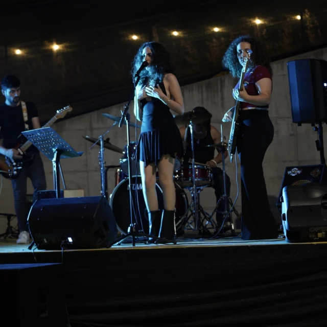 Ancora un grande ringraziamento ai tantissimi partecipanti del concerto dei Pardera!
È stata una serata calda sotto tutti i punti di vista:
Decibel, emozioni, allegria!

Ecco qualche scatto della serata
A presto per i prossimi eventi a Tenuta la Riva 😏
🍷🥂🍃